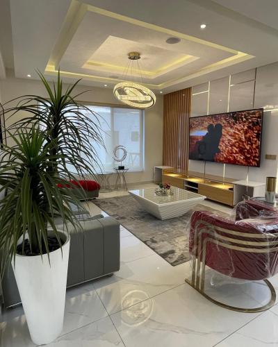 4_bedroom_contemporary_mansion__pinnock_beach_estate_1million_5