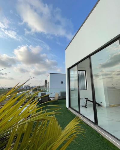 4_bedroom_contemporary_mansion__pinnock_beach_estate_1million_6